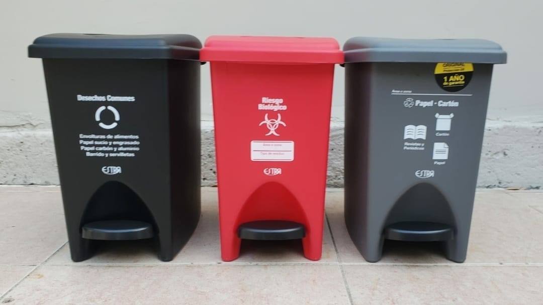 Tachos de basura, basurero, papelera de 10 litros.