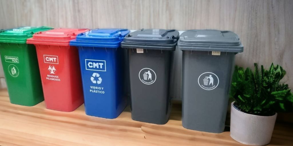 Tachos de basura, basurero, papelera de 240 litros.